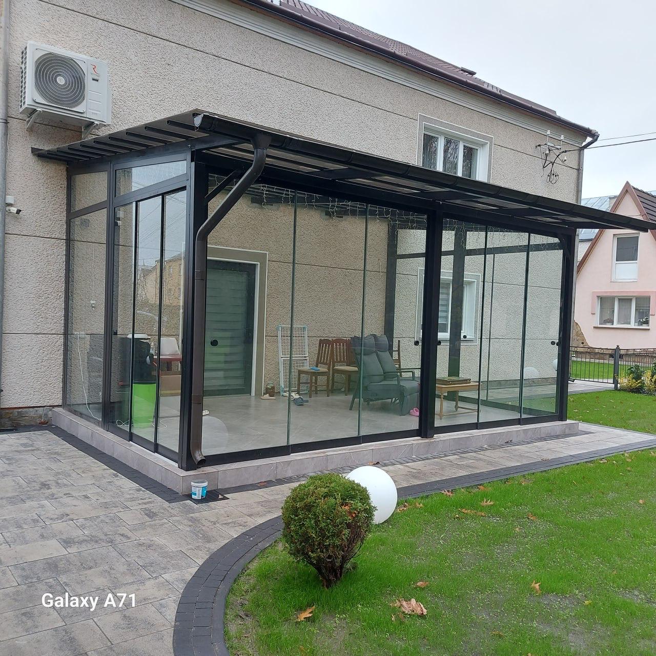 Безрамне скління — переваги технології